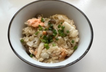 簡単レシピ～鮭と秋野菜の炊き込みご飯～